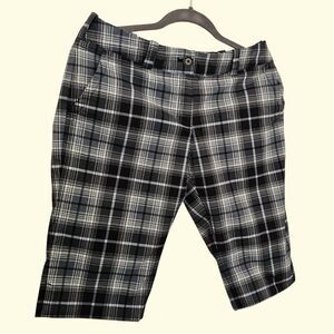 Nike Golf Ladies Golf Shorts Size 6 Tour Performance Dri-Fit Neutral Plaid